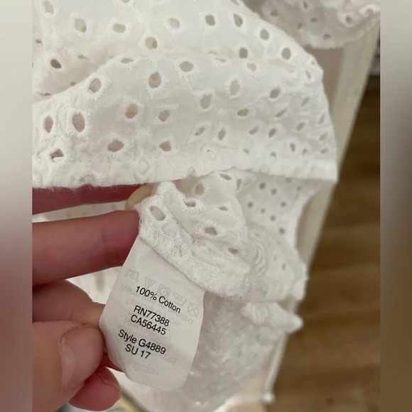 White eyelet bell sleeve shirt size small - Picture 4 of 6